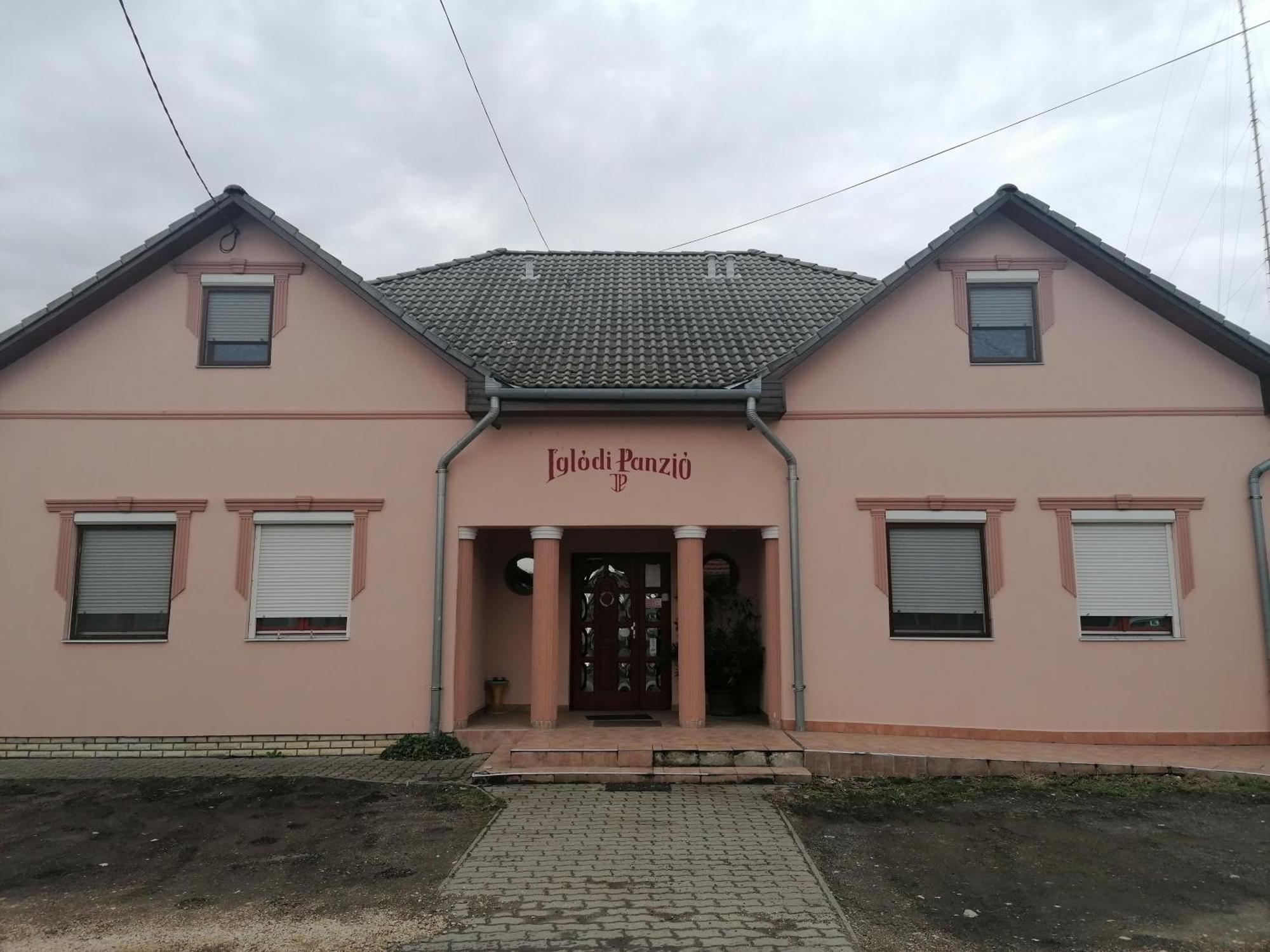 Iglodi Panzio Hotel Kunszentmarton Ngoại thất bức ảnh